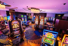 Tabel pembayaran dengan nilai simbol dan fitur bonus Tabel pembayaran simbol Fa Cai Shen Deluxe